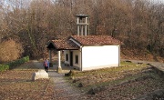 70 Rieccomi alla chiesetta degli alpini, prendo la mulattiera che conduce alla chiesa di Mapello...